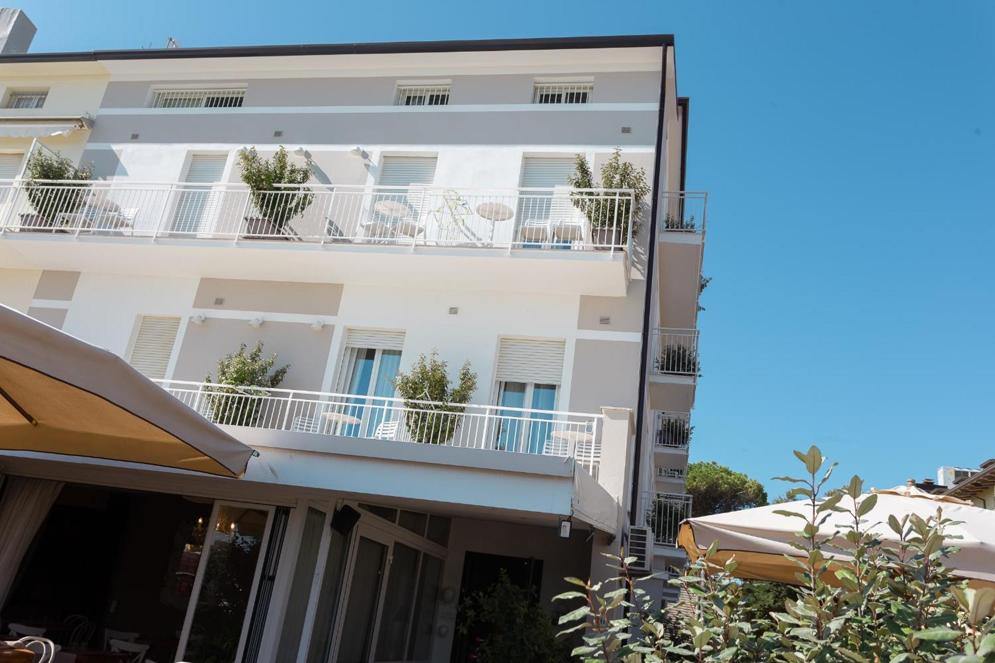 Hotel Ronchi تّشيرفييا المظهر الخارجي الصورة